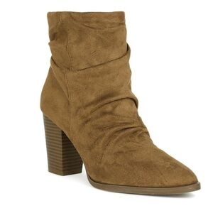 Qupid Faux Suede Rouched Stacked Heel Side Zip Boots NWOT Sz 10. Brown